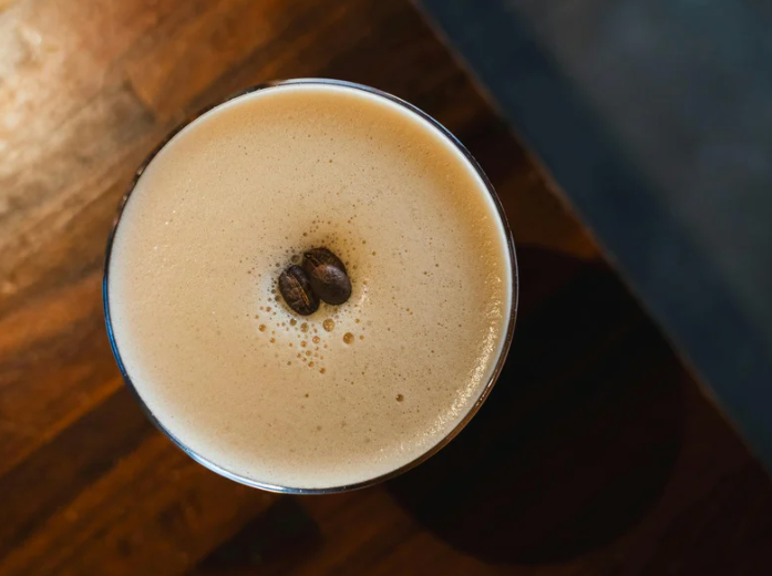 Espresso Martini: das Rezept mit der perfekten Schaumkrone